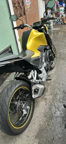 Cb 300 dourada