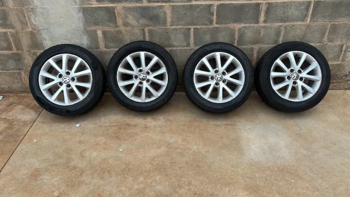 Rodas 16 jetta pneus novos