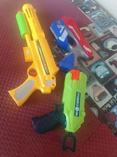 Lote de brinquedos arminhas