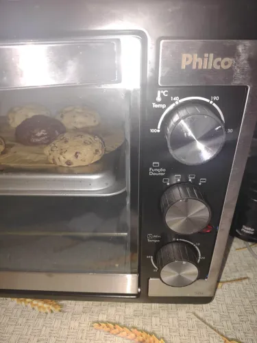 Forno elétrico Philco, semi-novo, usado poucas vezes. Não me adaptei.