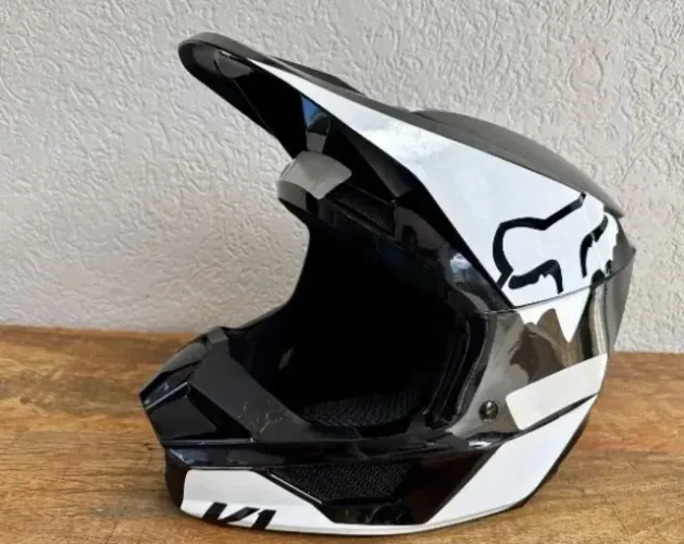 CAPACETE FOX MODELO V1 (ST-1585) LEED 