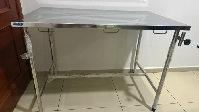Mesa consultório veterinário