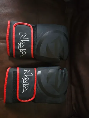 Luva Thai Boxe Naja Luva Black Vermelha 16oz + Bolsa