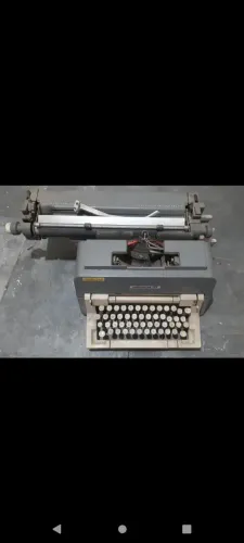 Máquina de escrever antiga antiquário