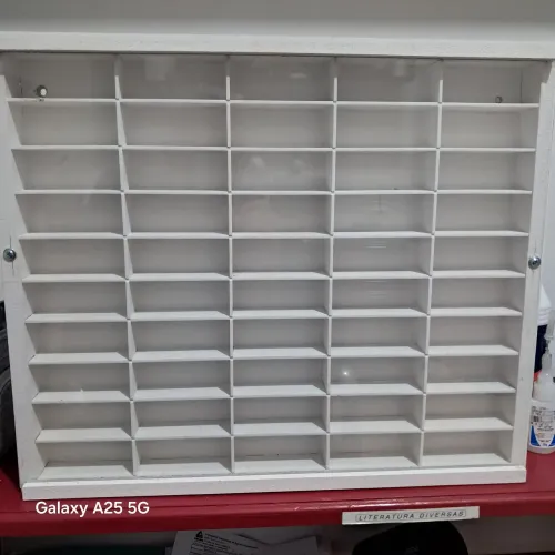 Expositor escala 1;64 para 50 carrinhos com tampa acrilico