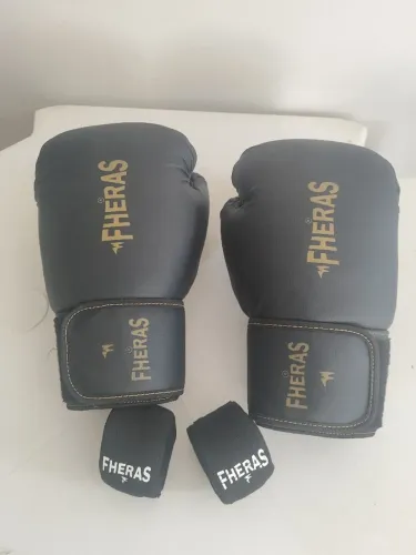 Kit de Boxe Fheras - Luvas + 2 Bandagens ?