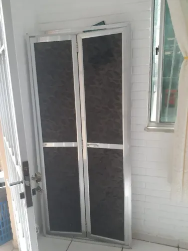 Vendo uma porta de banheiro Box material acrílico