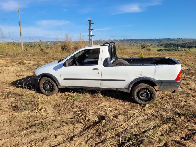 Fiat Strada Working 1.5 MPI 8V CE (álcool) 2000