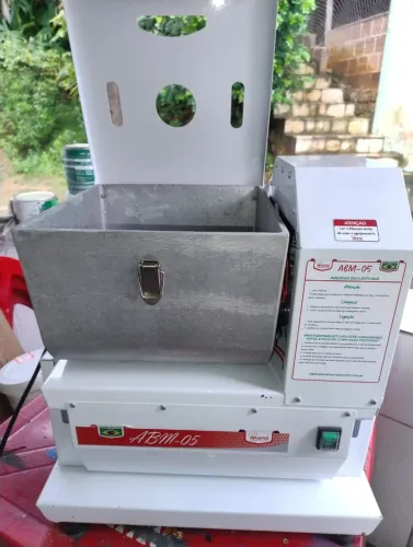 Masseira Maná nova semi rápida 5 kg 127 volts