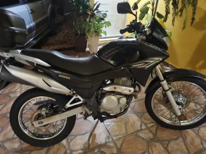 Falcon 400i 2014 preta