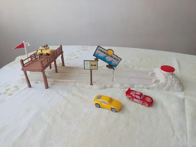 Pista Cars 3 Disney Pixar - Fireball Beach Run (Mattel) + Carrinhos"