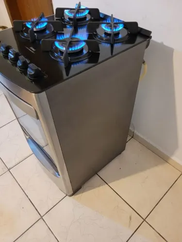 Vendo este fogão funciona as boca e o forno elétrico
