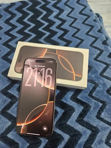 iPhone 16 pro desert titanium 256gb em estado de novo.
