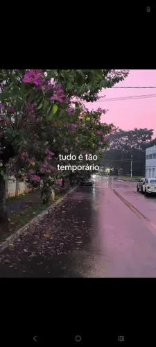 Vende-se sofá de dois e três lugares.