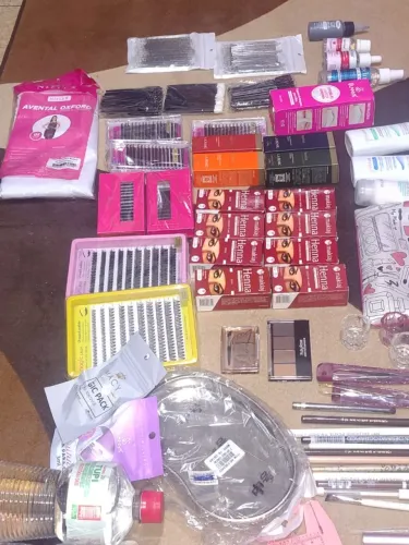Material de cílios e sobrancelhas