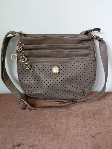Bolsa marrom média de 6 bolsos