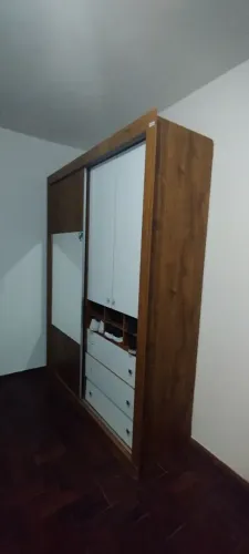 Armario para quarto grande com espelho 