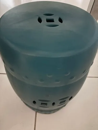 Tamborete(seat garden) de cerâmica na cor verde com vazados. 1.47 de altura  R$340,00