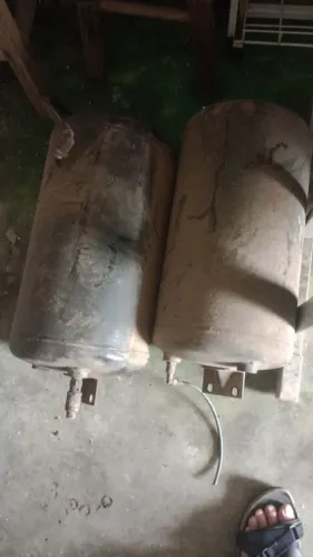 Vendo cilindros ar caminhão e micro ônibus 3/4 
