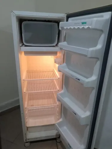 Geladeira consul 230 litros funcionando perfeitamente