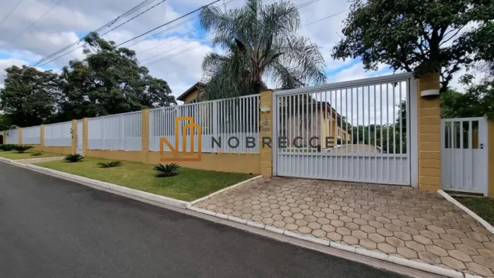Chácara à venda no Condomínio Residencial Recanto das Flores em Indaiatuba/SP.