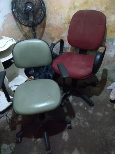 PAR DE CADEIRAS BARATINHO SÓ HOJE LEIA APENAS 