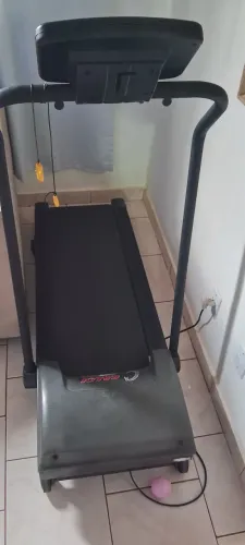Vendo esteira caloi fitness muito nova.