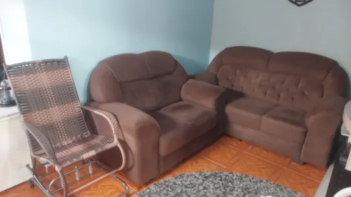 Sofa e cadeira de balanço 