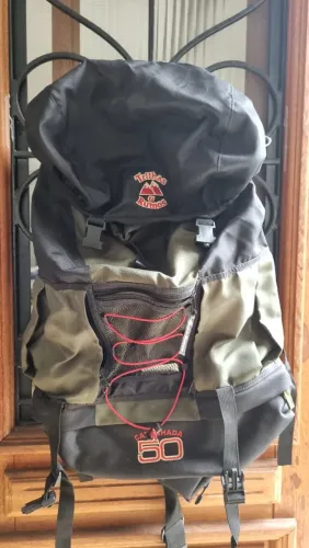 Mochila para camping 50 litros Trilhas e Rumos
