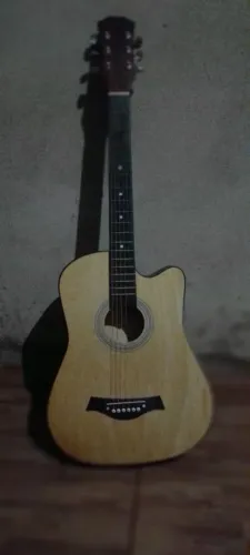 Violão clássico acústico usado com capa