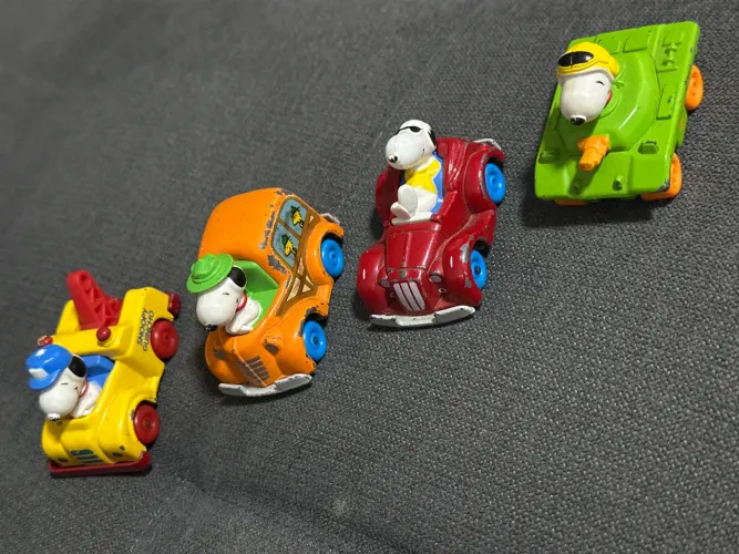 Kit 4 carrinhos metal Estrela Snoopy Peanuts Estrela Anos 70 Raro (Usado)