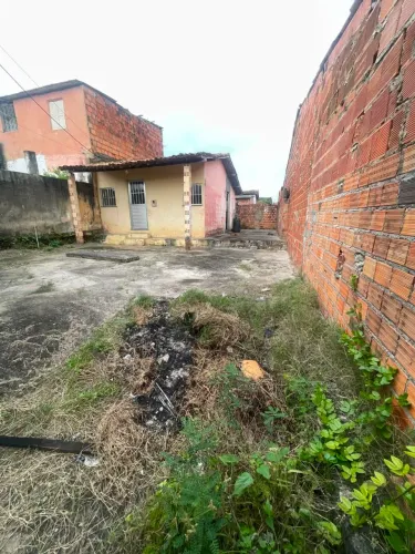 Vendo casa a menos de dez minutos da UFS com terreno grande