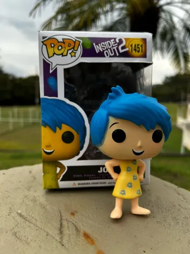 Colecionável pop Alegria divertidamente