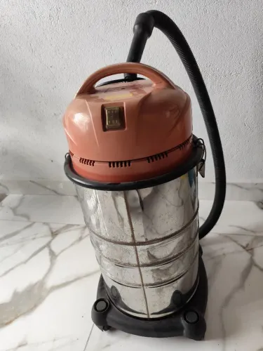 Aspirador de pó e água