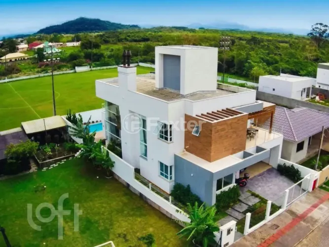 Casa à venda Rua Valdeci Izidro da Silveira, Ribeirão da Ilha - Florianópolis