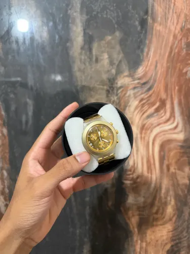 Swatch Feminino Dourado