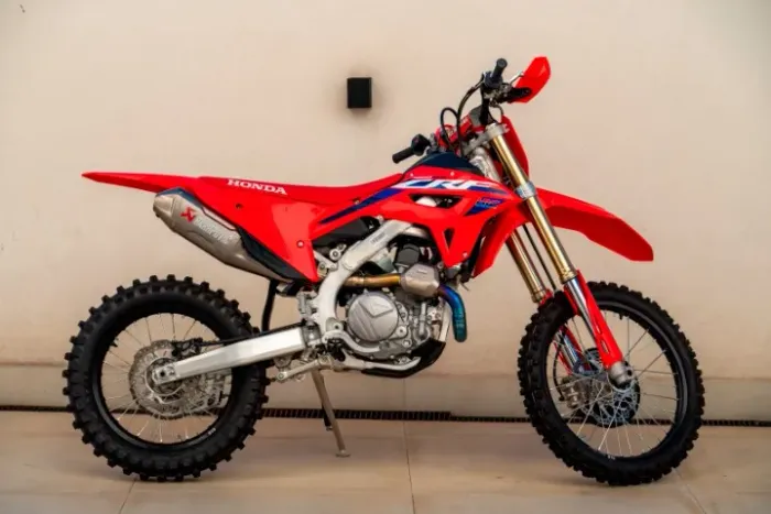 Honda CRF 450 RX com menos de 1 hora de uso e escapamento Akrapovi? full titanium origina