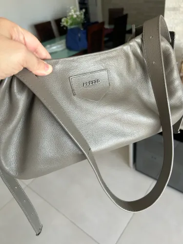 Bolsa Arezzo em couro 