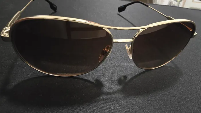 Óculos de Sol Estilo Aviador - Armação Dourada e Lente Marrom (Elegante)