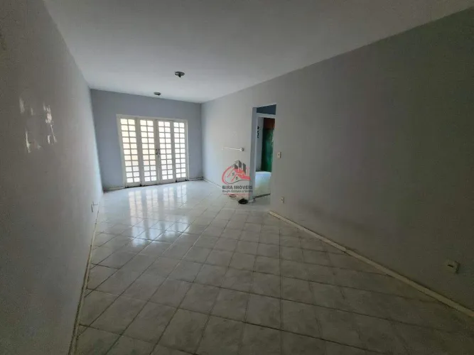 Apartamento no Centro com 2 Quartos e Garagem