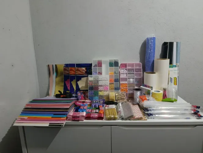 LOTE DE INSUMOS DE PAPELARIA E ARTESANATO