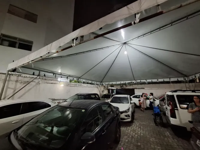 Tenda Lona 10x10 com Estrutura Metálica - Lona NOVA e Estrutura em Ótimo Estado