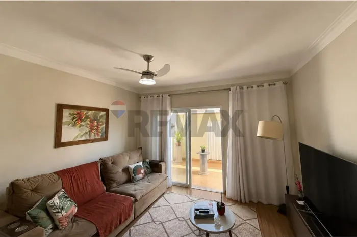 casa com 3 quartos 1 suíte com àrea gourmet garagem pra 3 carros