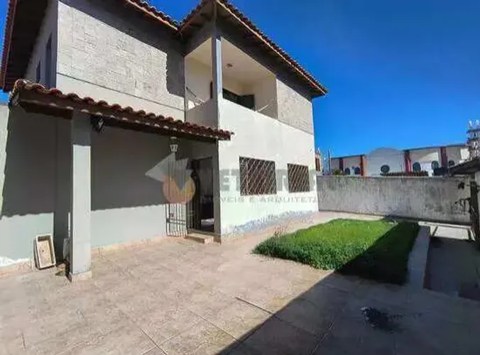 Sobrado à venda em Caraguatatuba, Indaiá, com 3 quartos, 212m²