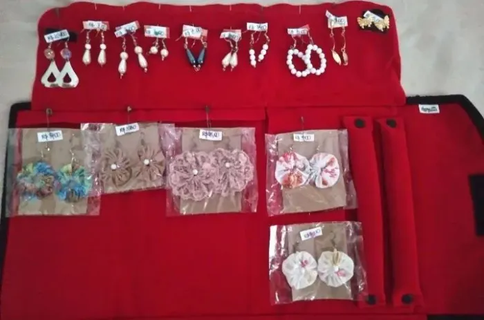 Estojo de brincos artesanais