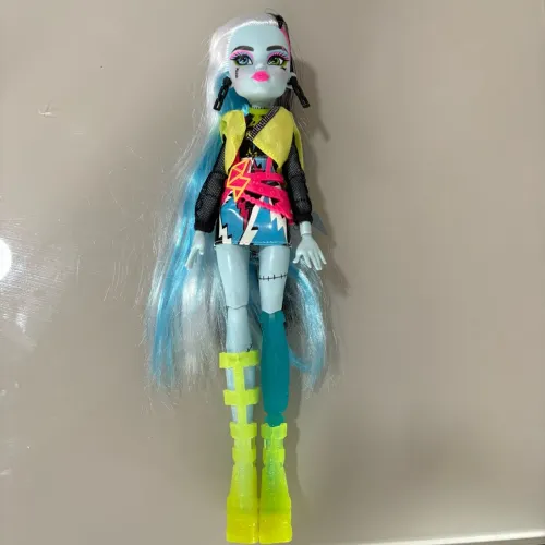 Boneca Frankie Stein Neon Frights G3 Monster High