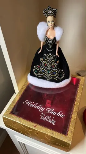 Barbie Collector - Holiday Barbie by Bob Mackie 2006
