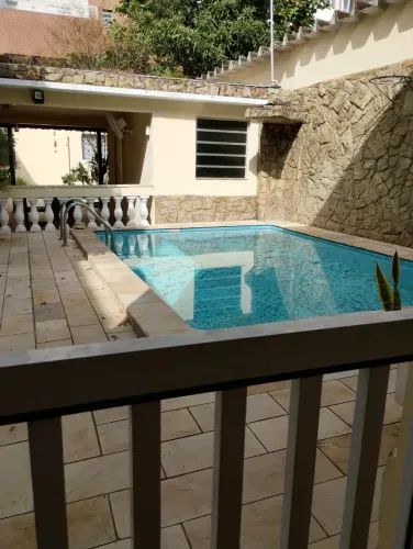 Imóvel para aluguel possui 360 metros quadrados com 4 quartos em Macuco - Santos - SP
