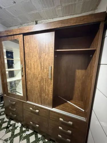 Guarda roupa grande 9 gavetas com espelho