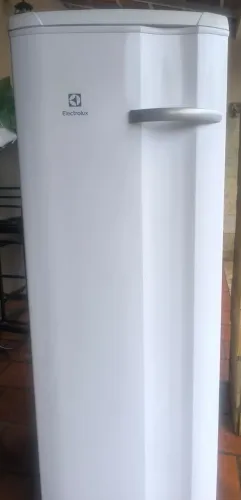 Freezer Electrolux 197L 1 Porta Vertical Degelo Manual Inverter FEI23